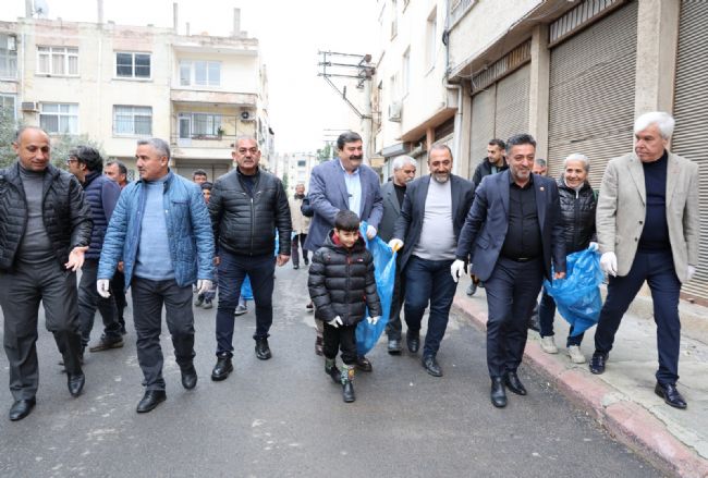 Toroslar’da temizlik seferberliği devam ediyor