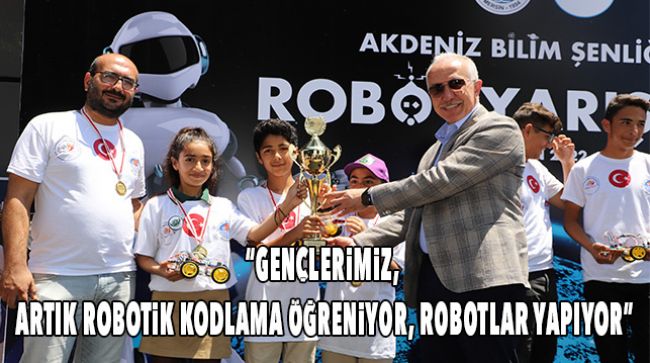 AKDENİZ’DE BİLİM ŞENLİĞİ VE ROBOT YARIŞMASI DÜZENLENDİ