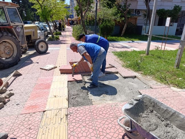 AKDENİZ BELEDİYESİ’NDEN DÖRT BİR YANA HİZMET: SOKAKLAR VE BAHÇE YOLLARI YENİLENİYOR