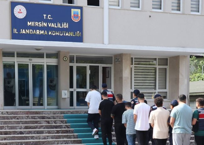 Mersin’de aranan 14 hükümlü yakalanıp cezaevine teslim edildi