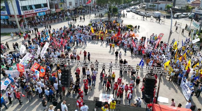 Başkan Boltaç, 1 Mayıs’ta işçilerle beraber yürüdü