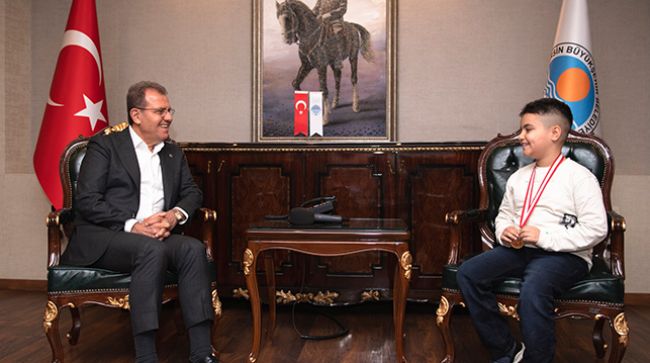 MATEMATİK DÜNYA BİRİNCİSİ ÖMER, BAŞKAN SEÇER İLE BULUŞTU