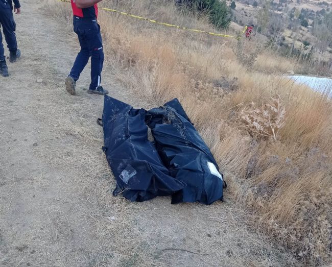 Mersin'de su kuyusu açmaya çalışan 2 kişi göçük altında kalarak öldü