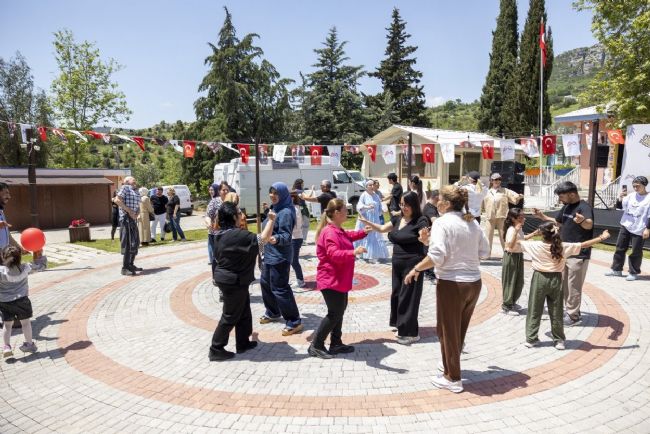 MERSİN'DE ÇÖLYAKLI BİREYLER FARKINDALIK ETKİNLİĞİNDE BULUŞTU