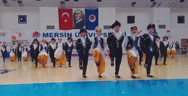Miniklerden coşkulu 23 Nisan kutlaması