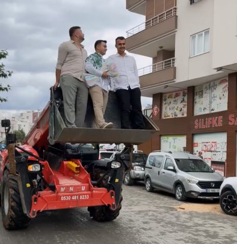 mersİnde-İlgİnç-gelİn-alma:-damat,-vİnç-sepetİyle-4.-kata-çikarak-gelİnİ-aldi