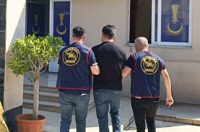 Mersin'de 6 yıldır aranan 2 şahıs yakalanarak tutuklandı