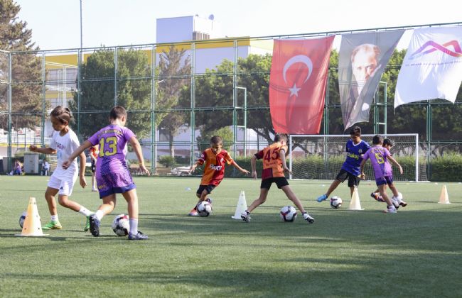 Mersin’de geleceğin futbolcuları yetişiyor
