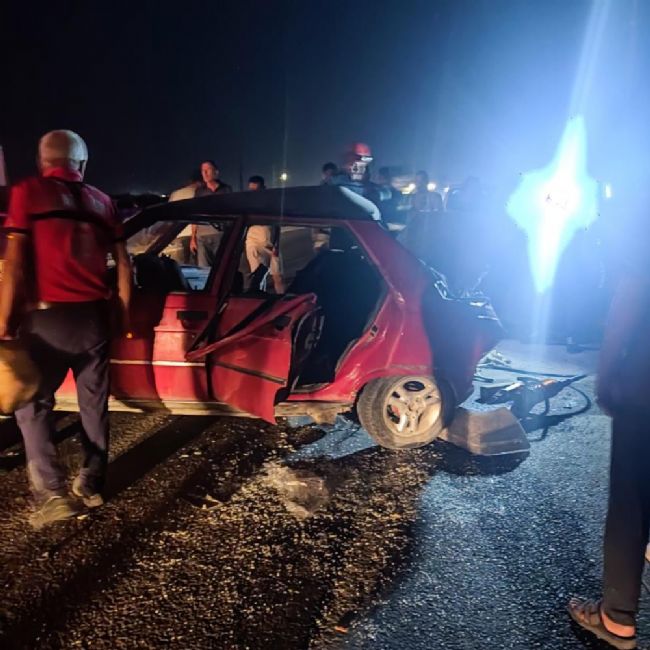 Tarsus’ta iki otomobil çarpıştı: 1 ölü, 4 yaralı