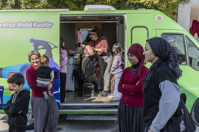 Mobil Kuaför aracı gönüllere dokunuyor