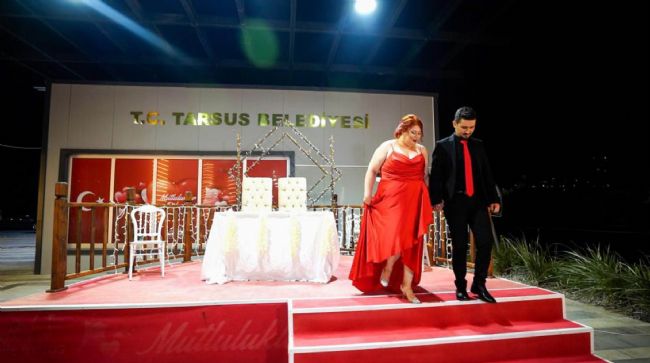 TARSUS'TA UYGUN FİYATLI KIR DÜĞÜN SALONU İLK KINA GECESİNE EV SAHİPLİĞİ YAPTI
