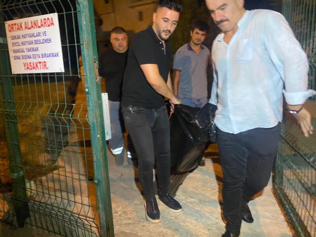 Eski karısını eşarbıyla ve yastıkla boğdu