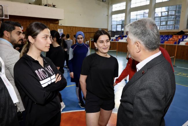 “Gençlerle birlikte Toroslar’ı spor, kültür ve sanat merkezi haline getireceğiz”