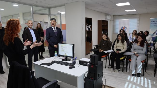 Başkan V. Şener, Seyahat ve Konaklama Hizmetleri Kursiyerlerini Ziyaret Etti