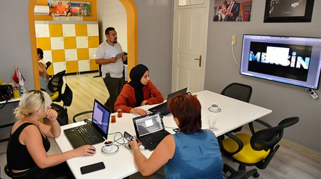 3 AY BOYUNCA “PHOTOSHOP EĞİTİMİ” ALACAKLAR