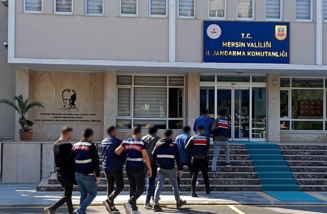 Mersin'de aranan 5 şahıs jandarma ekiplerince yakalandı