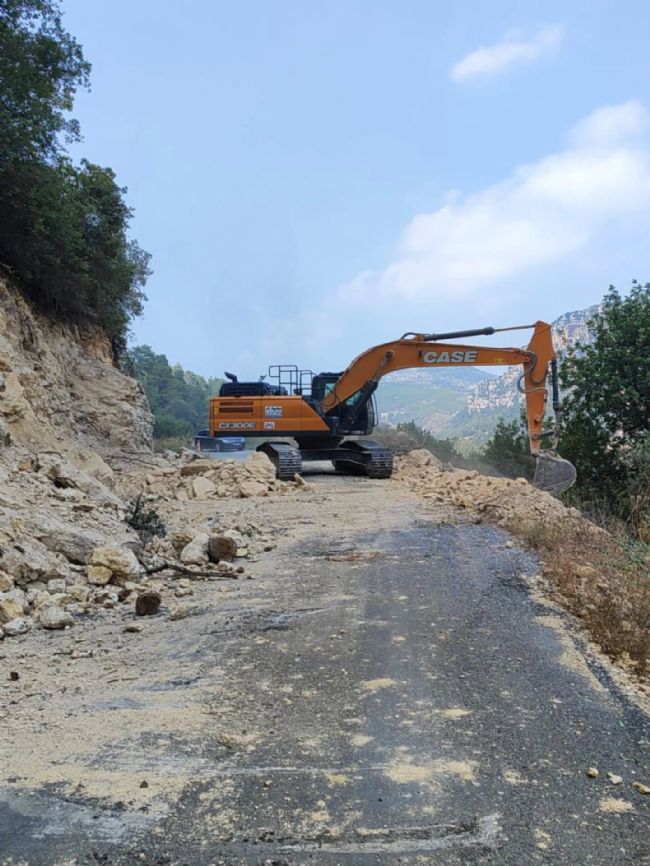 Yalamık’ta yol genişletme çalışması