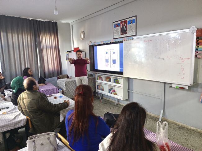 Bozyazı'da öğretmenlere 'çocuklarda vücut sağlığı ve doğru postür' eğitimi verildi