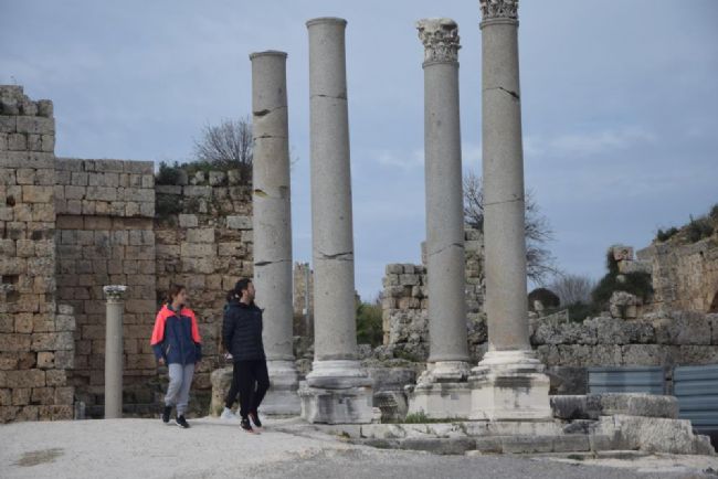 Perge Antik Kenti’ni 157 Bin Kişi Ziyaret Etti