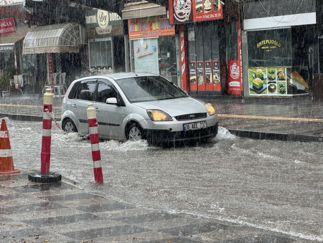 Mersin'de yaz yağmuru etkili oldu
