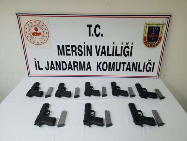 Mersin’de kaçak 10 tabanca ele geçirildi