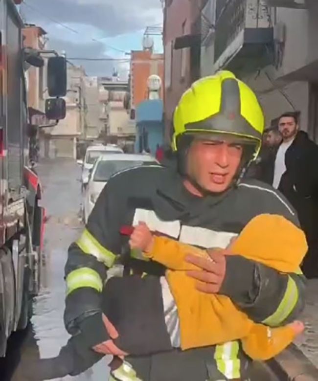 Yangında 3 çocuk son anda kurtarıldı