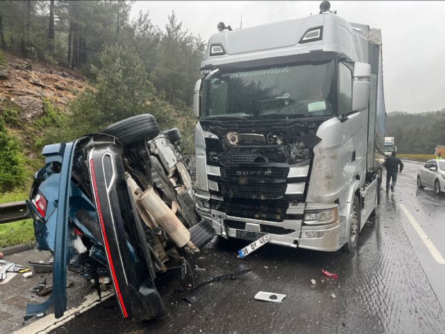 Maliyeciler kaza yaptı: 1 ölü, 5 yaralı