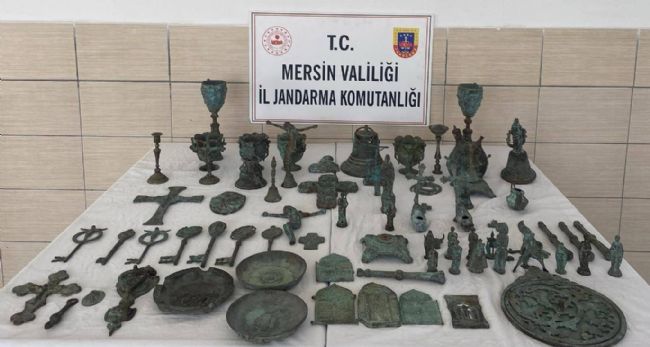Mersin'de ikisi heykel 74 parça tarihi eser ele geçirildi
