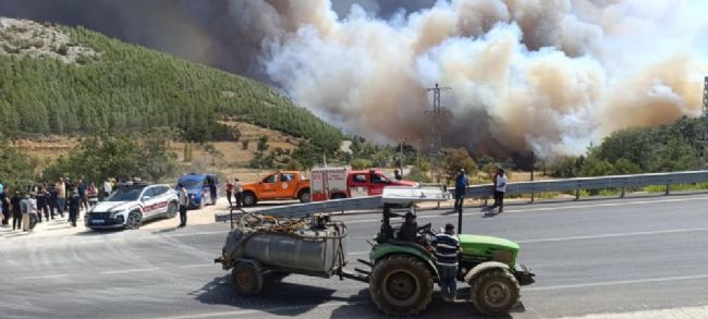 Silifke'deki orman yangınında evler tedbiren boşaltılıyor