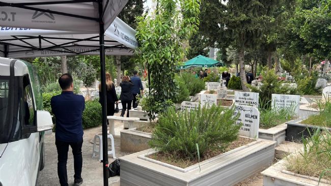 Boğazına çilek kaçarak hayatını kaybeden minik Mustafa Mersin’de toprağa verildi
