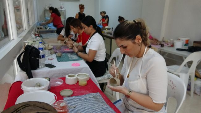 Kadınların ürettiği ürünler, satış merkeziyle ekonomik gelire dönüşüyor