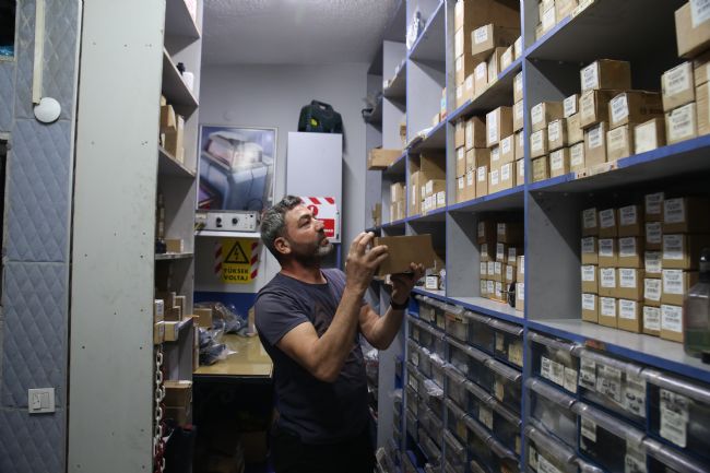 Türkiye'nin üretim merkezi Mersin'de örtü altı domateste hasat başladı