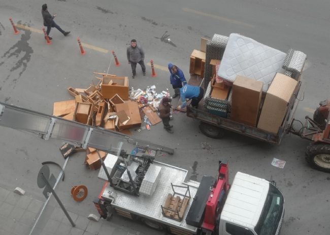 Mersin’de halk sağlığını tehdit eden çöp ev temizlendi