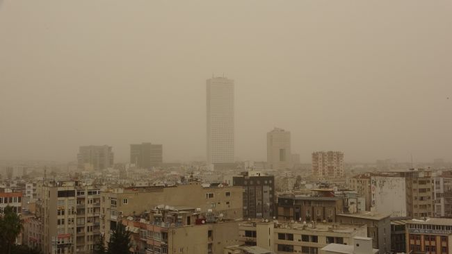 Mersin ve ilçelerinde toz taşınımı etkili oldu