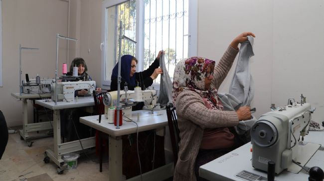 AKDENİZ BELEDİYESİ DEPREMZEDELER İÇİN ÜRETİYOR