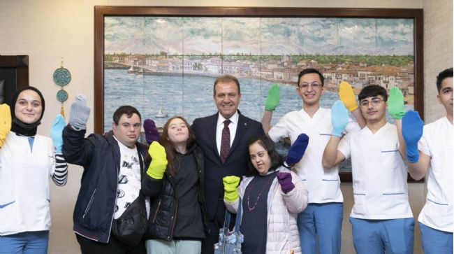 MERSİN'DE BELEDİYE 11 BİN 576 HANEYE EVDE BAKIM HİZMETİ SUNDU
