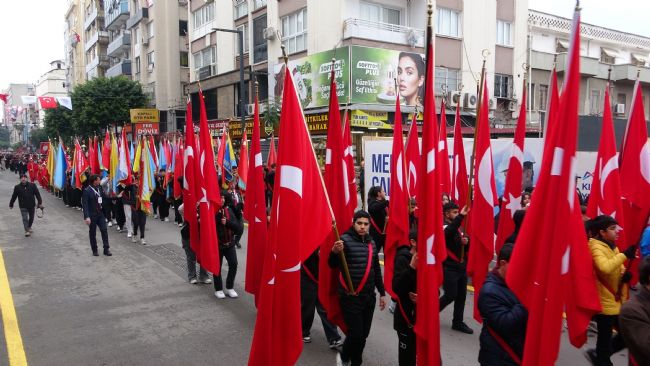 Mersin’de coşkulu kurtuluş yıl dönümü: JÖAK helikopter ile ‘üzüm salkımı' gösterisi yaptı