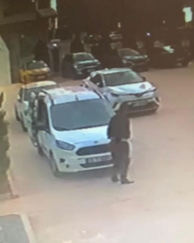 Hem Dolandırıldı Hem Aracından Oldu!