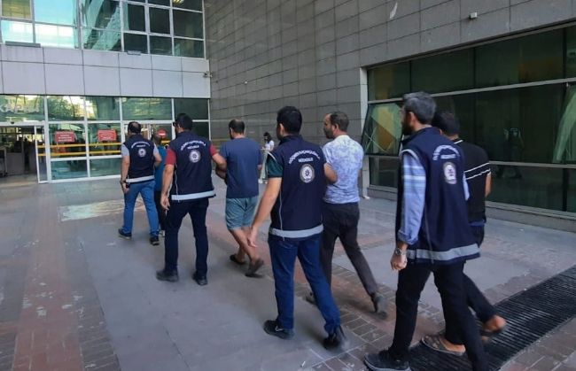 Mersin’de 14 kaçak göçmen sınır dışı edildi