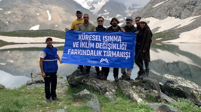 BÜYÜKŞEHİR PERSONELİ DOĞA VE İKLİM FARKINDALIĞI İÇİN TIRMANDI