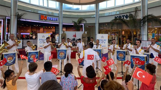 AKDENİZ BÖLGE VE GARNİZON KOMUTANLIĞI BANDOSU 100. YIL KONSERİ VERDİ