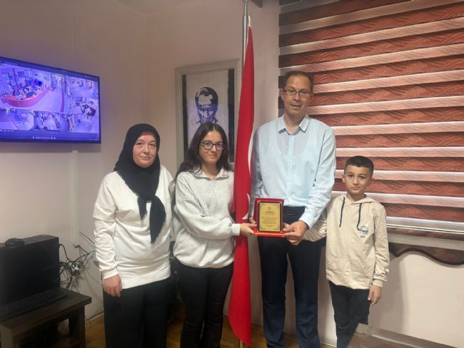Genç kız sağlığına kavuştu, annesi hastaneye bağış yaptı