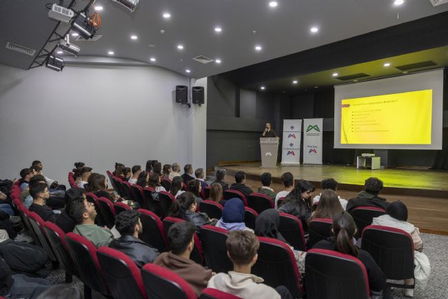 Tarsus Üniversitesi öğrencileri Mercan Bilim Merkezi'nde bilimle buluştu