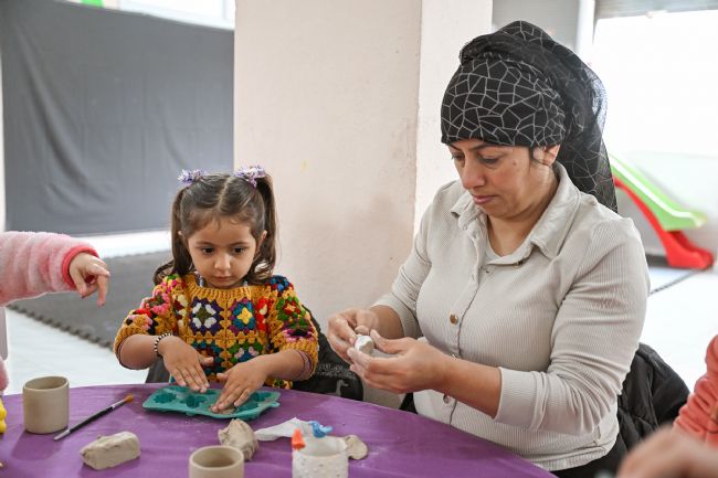 "Anne ve Çocuklar Seramikle Yaratıcılıklarını Keşfetti"