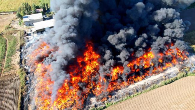 Adana’da alevlerle savaş, itfaiye teyakkuzda!