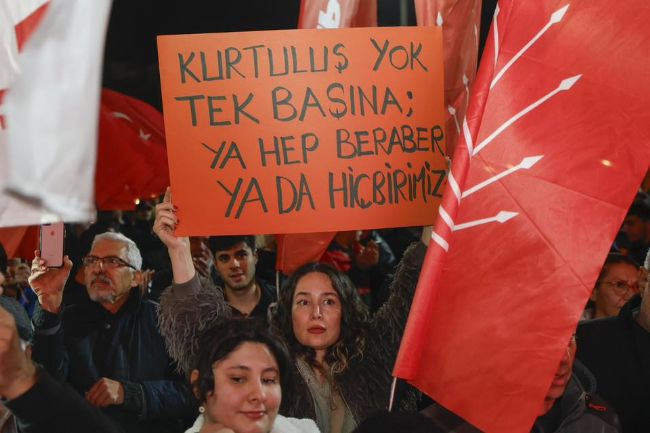 İmamoğlu'na Destek İçin Yürüyüş: "Millet İradesine Sahip Çıkıyoruz"