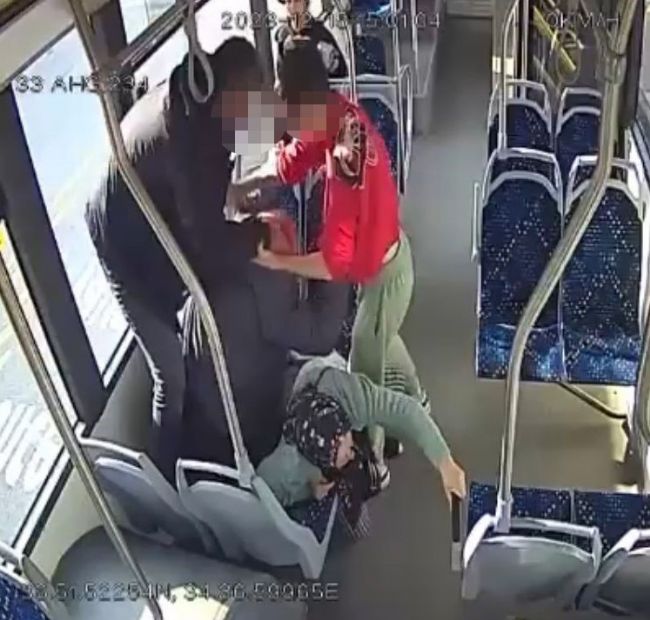 Otobüste yaşlı çifti darp davasında 17 yaşındaki şüpheli tahliye edildi