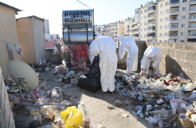 Toroslar'da Çöp Ev Temizlendi