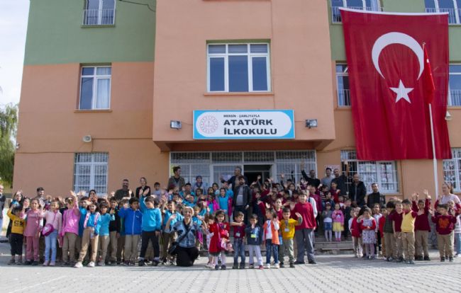 Şehir Tiyatrosu Çamlıyayla'da çocuklarla buluştu