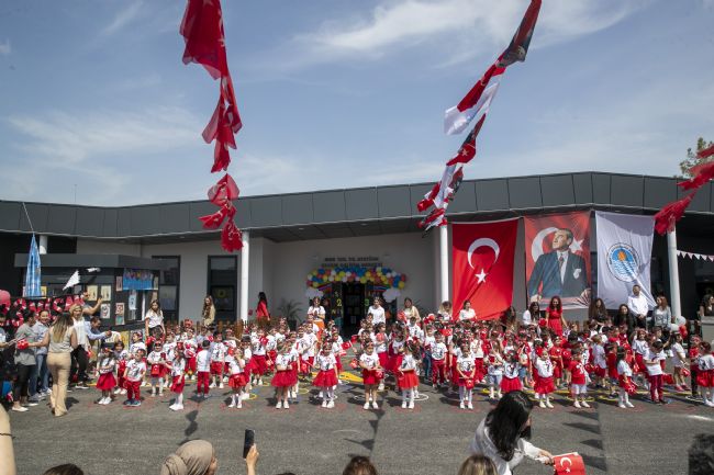 Büyükşehir 23 Nisan sevincini kente yaydı